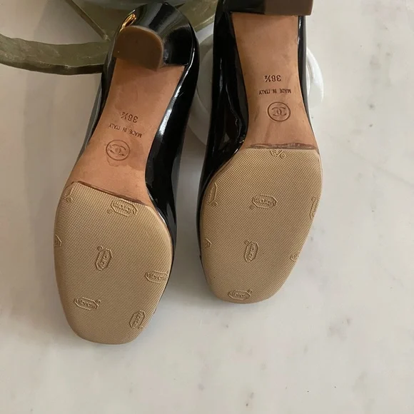 - Timeless Chanel shoes - Picture 6 of 9